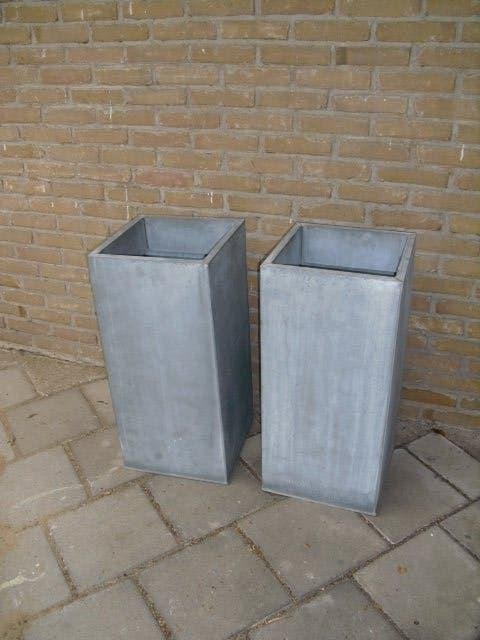 TYE KOOP TWEE METALEN BLOEM BAKKEN, Ophalen, Rond, Metaal, Minder dan 30 cm