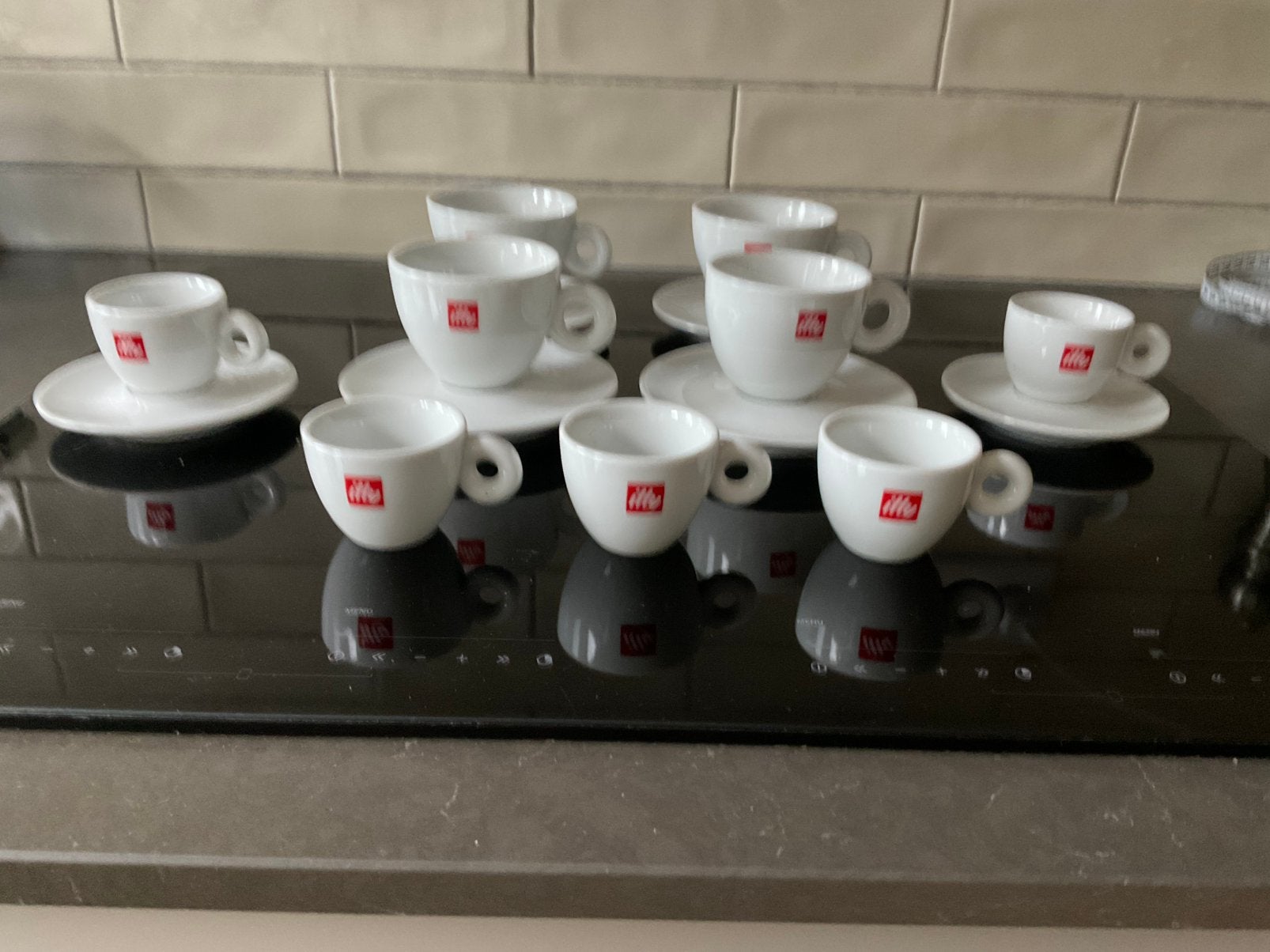 Originele Illy kopjes, diverse maten, met rood Illy logo., Ophalen of Verzenden, Zo goed als nieuw, Overige stijlen, Kop(pen) en/of Schotel(s)