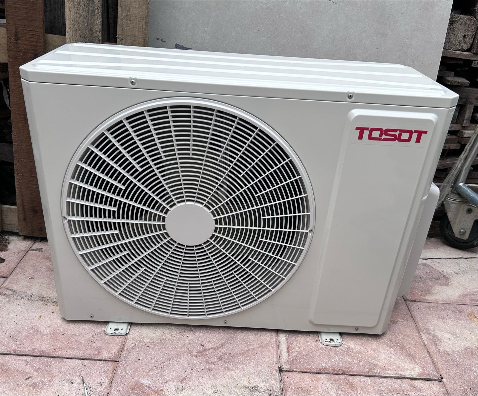 Tosot Airconditioner Buitenunit - Koelen en Verwarmen, Ophalen, Koelen en Ontvochtigen, 3 snelheden of meer, Zo goed als nieuw