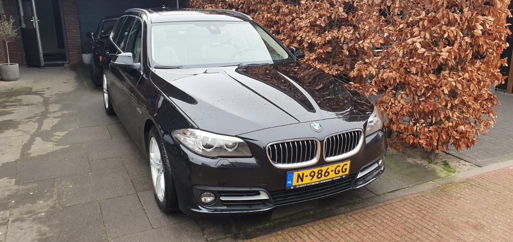 BMW 5-Serie 535I Touring 225KW Aut8 2016 Zwart, Auto's, BMW, Achterwielaandrijving, Beige, 2000 kg, Leder