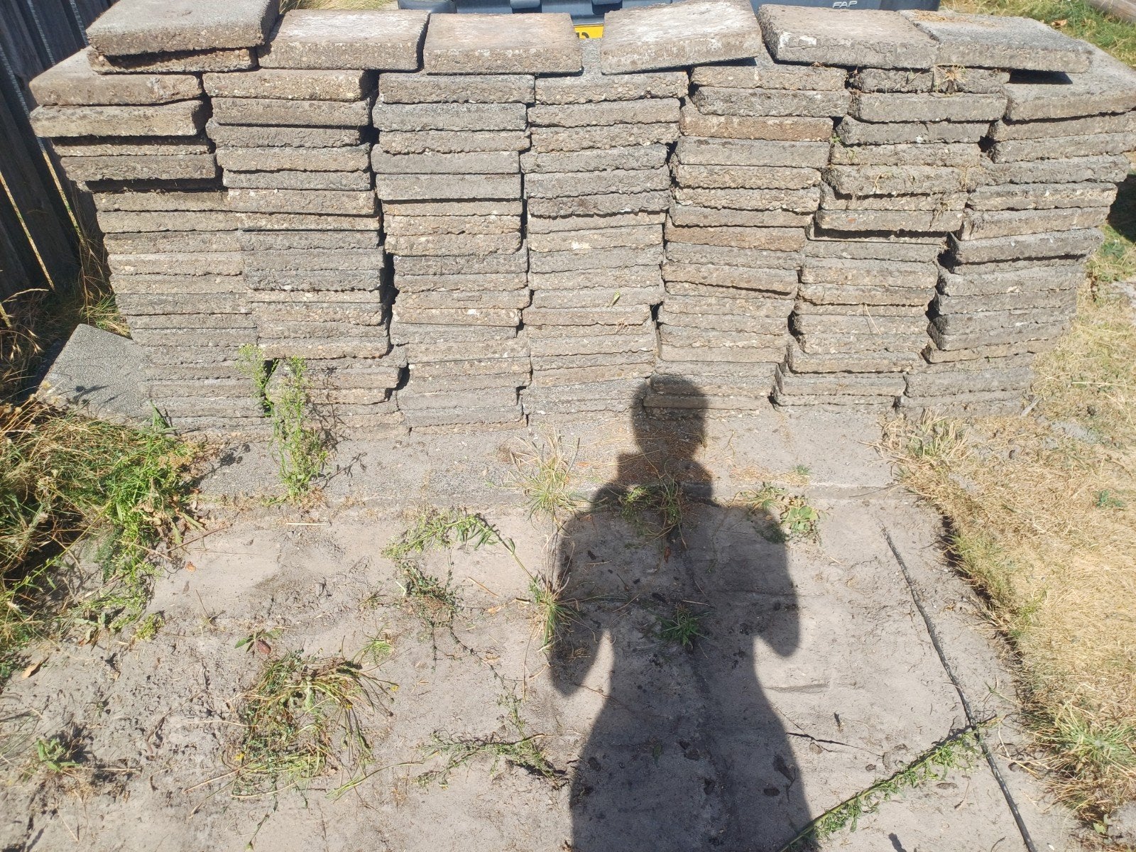 Gratis af te halen: 150 stuks 30x30 betontegels, Ophalen, Gebruikt, Beton, Terrastegels
