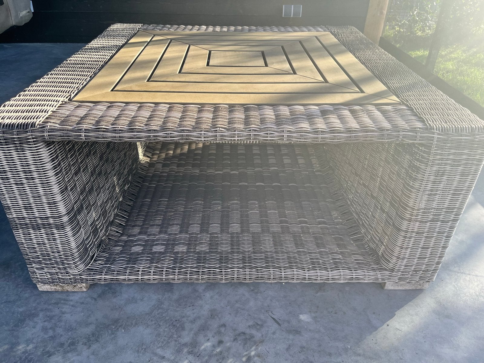 Wicker tuintafel met houten blad, Ophalen, Gebruikt, Vierkant, Wicker