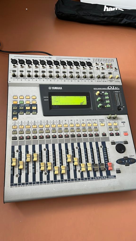 Yamaha O1V Digitale Mengtafel - Perfect voor Studio/Live, Ophalen, Gebruikt, 10 tot 20 kanalen, Microfooningang