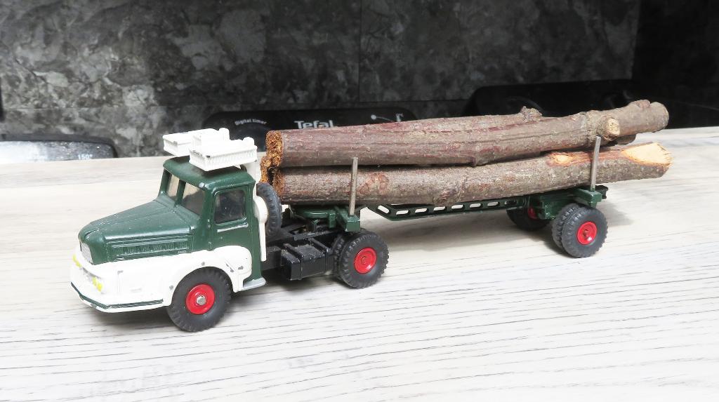 Unic trailer met hout transport, Ophalen of Verzenden, Gebruikt, Tractor of Landbouw, Dinky Toys