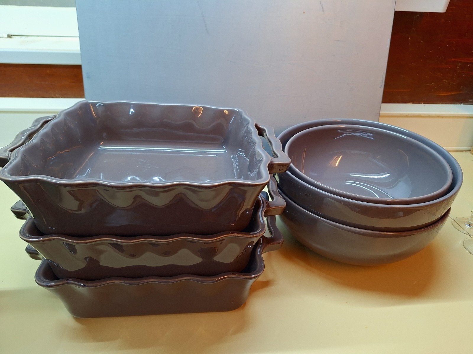 Appolia Franse vierkante Ovenschaal,  2 Saladeschalen Taupe, Overige merken, Ophalen of Verzenden, Overige stijlen, Aardewerk