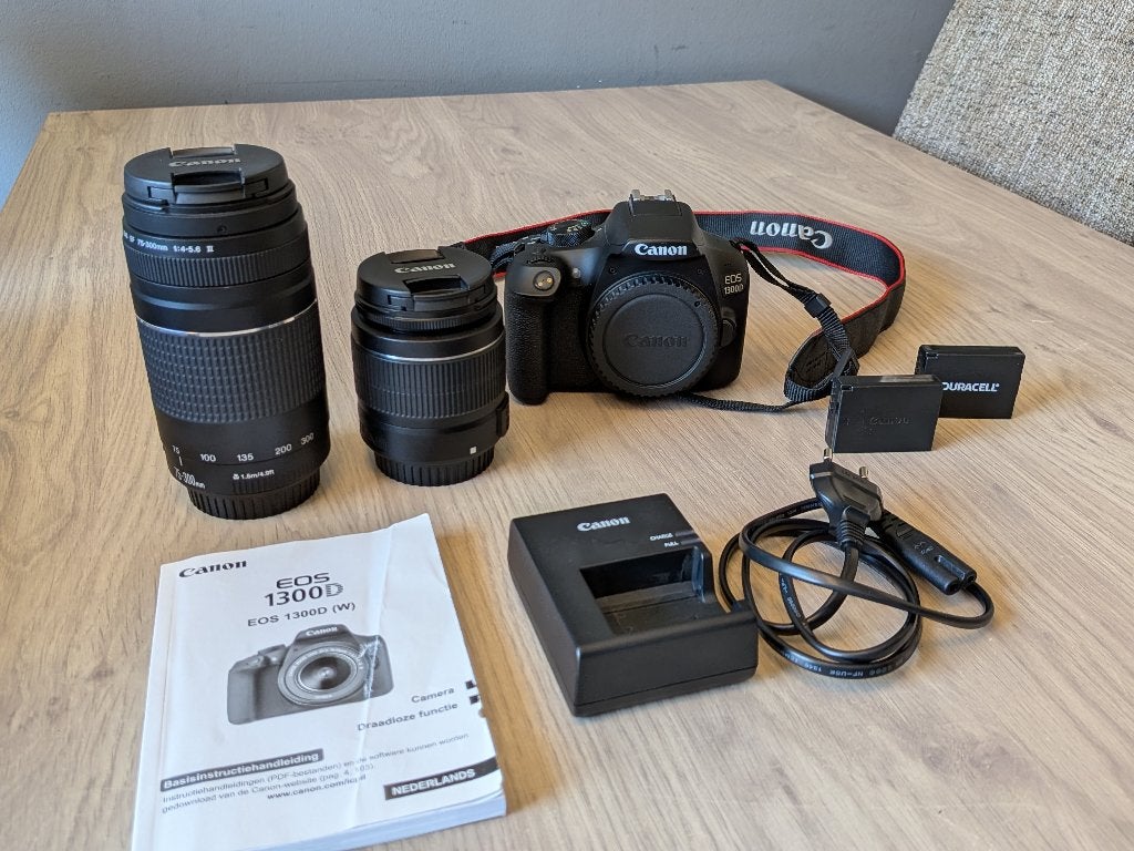 Canon EOS 1300D + 2 lenzen (18-55 + 75-300) + 2 accu's ZGAN, Ophalen, Spiegelreflex, Ingebouwde flitser, 18 megapixels