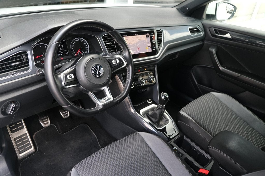 Volkswagen T-Roc 1.5 TSI 2x R-Line 150PK Navi Led Cam Pdc Be, Voorwielaandrijving, Bi-Xenon koplampen, Zwart, 4 cilinders
