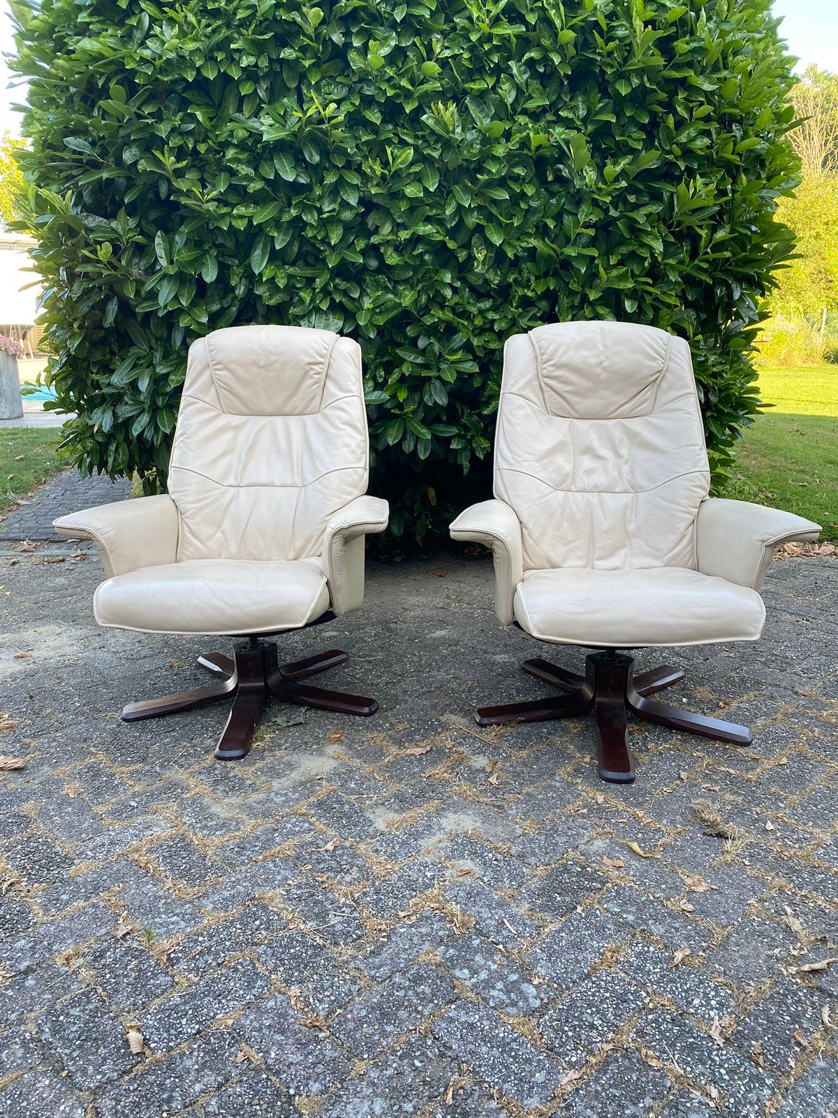 Twee cremekleurige leren fauteuils - Hjort Knudsen, Ophalen, Gebruikt, Minder dan 75 cm, Leer
