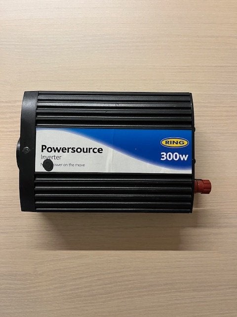 300w omvormer van 12 naar 230 volt, Ophalen, Zo goed als nieuw