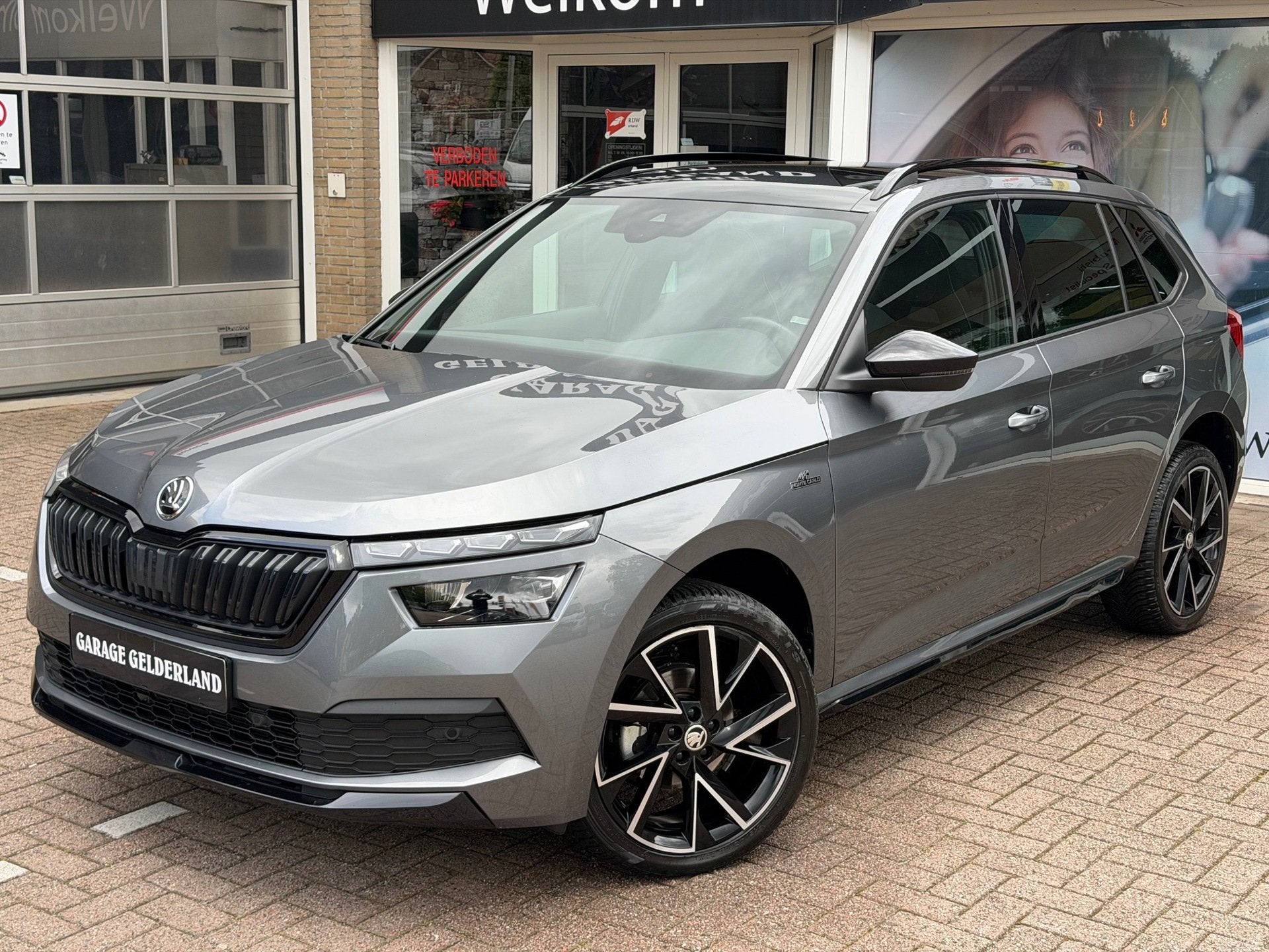Skoda Kamiq 1.5 TSI Monte Carlo | Pano | Full-Led | Apple/An, Auto's, Voorwielaandrijving, Dealer onderhouden, Gebruikt, 4 cilinders