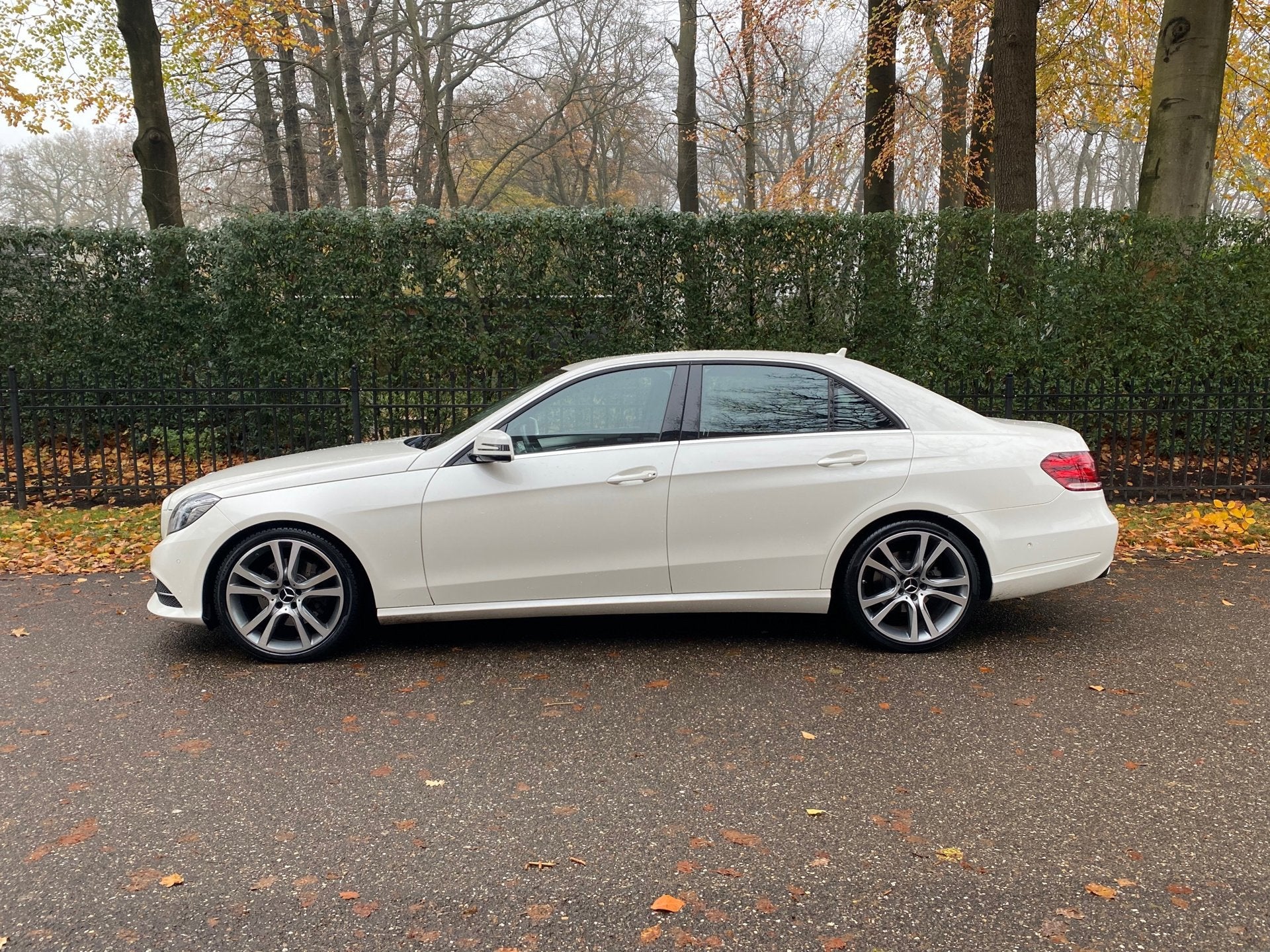 Mercedes-Benz E-klasse 200 Parelmoer Wit, Trekhaak, Leer NAP, Automaat, Achterwielaandrijving, Gebruikt, 4 cilinders