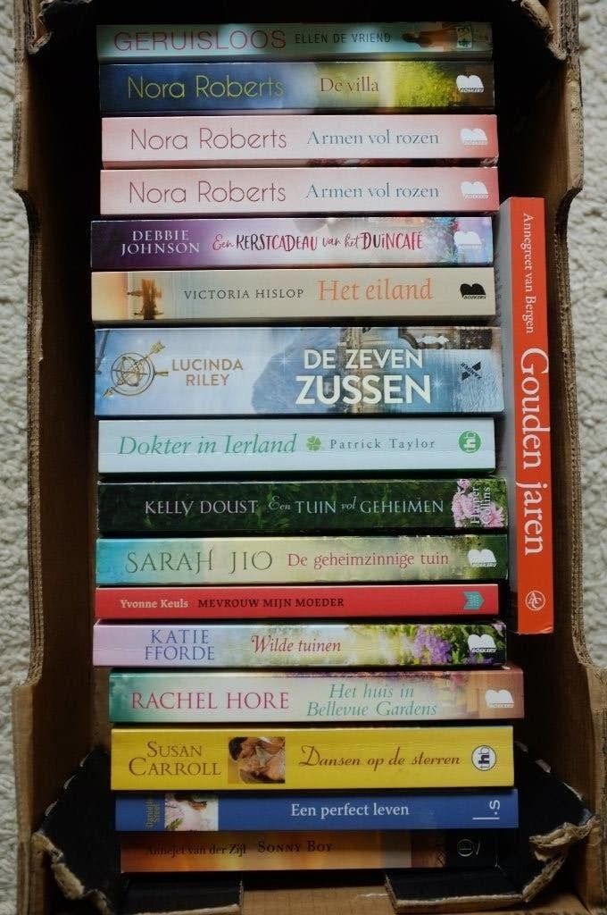 16x Nora Roberts, Lucinda Riley, Susan Carroll, Rachel Hore., Ophalen of Verzenden, Zo goed als nieuw, Lucinda Riley