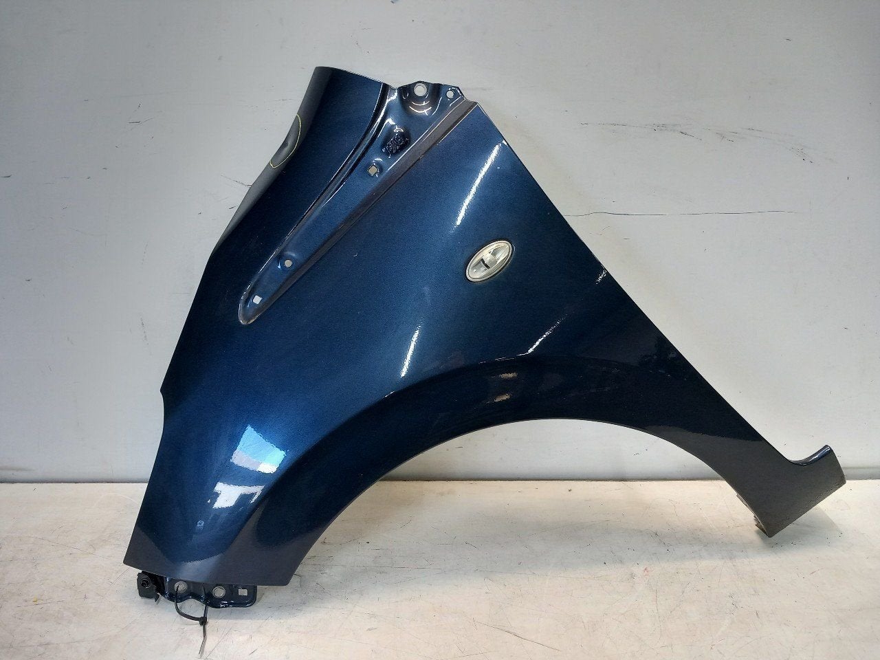 Spatbord links voor Peugeot 108, Onderdelen@venauto.nl, Van der Ven Autorecycling B.V., Gebruikt, Ettenseweg 76, 4706 PB Roosendaal, The Netherlands