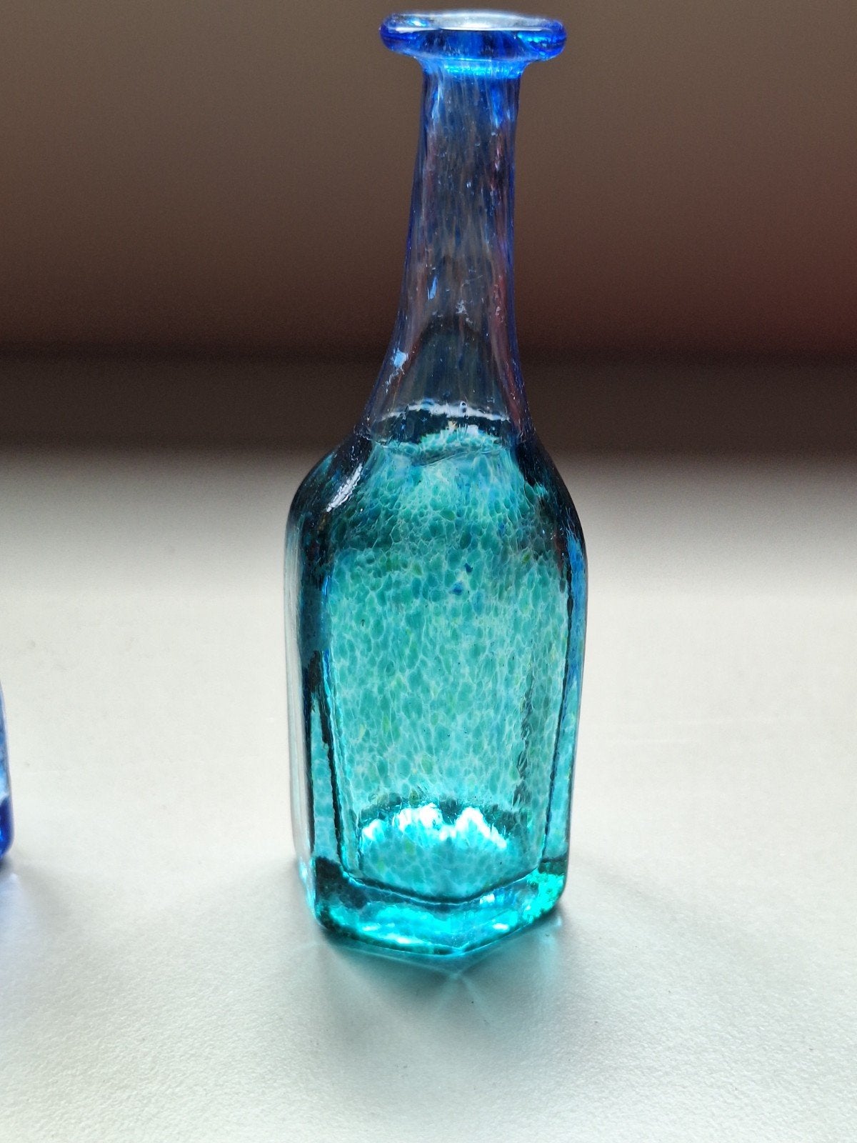 Bertil Vallien-miniatuur fles-Antikva serie-Kosta Boda, Ophalen of Verzenden