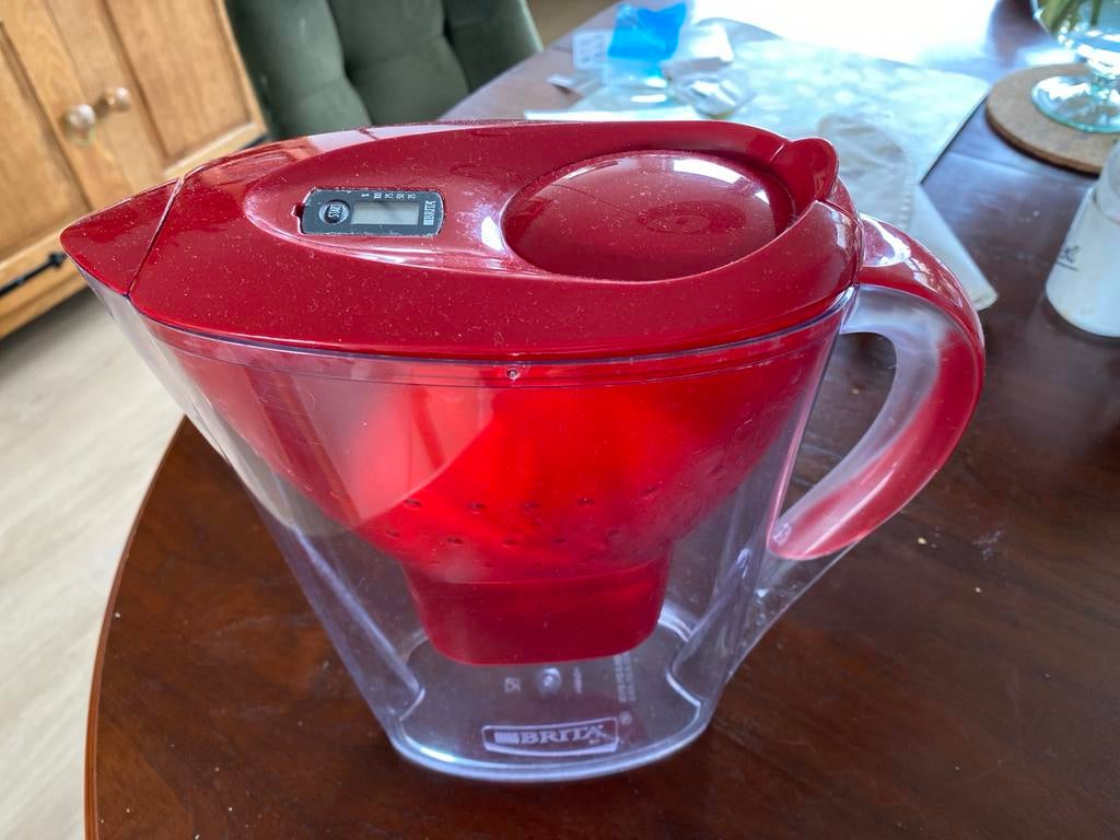 Brita waterfilterkan rood, Ophalen of Verzenden, Gebruikt