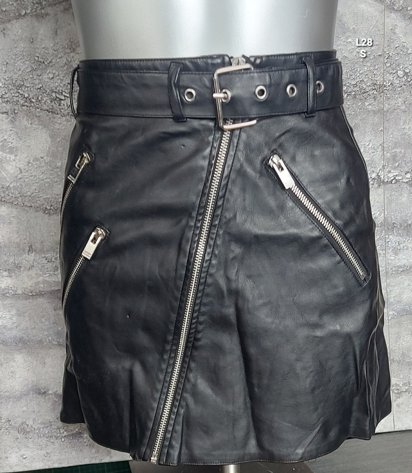 Kinky Zwarte leren rok met ritsen - Maat S, Kleding | Dames, Rokken, Zwart, Ophalen of Verzenden, Maat 36 (S), Boven de knie