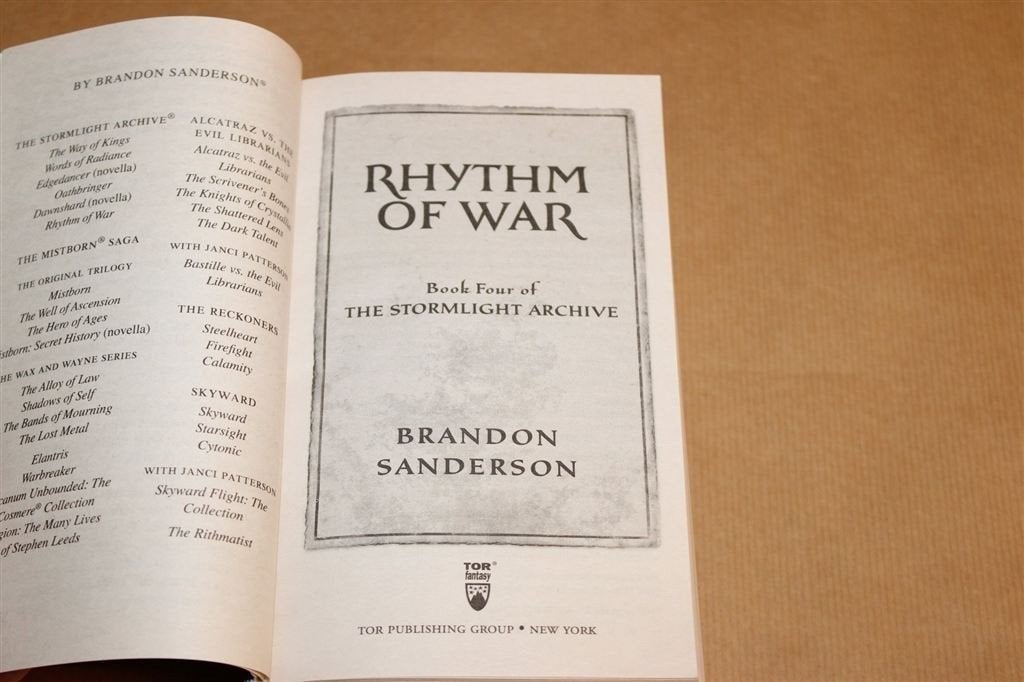 Rhythm of War — Brandon Sanderson, Stormlight Vol. 4, Ophalen of Verzenden, Zo goed als nieuw
