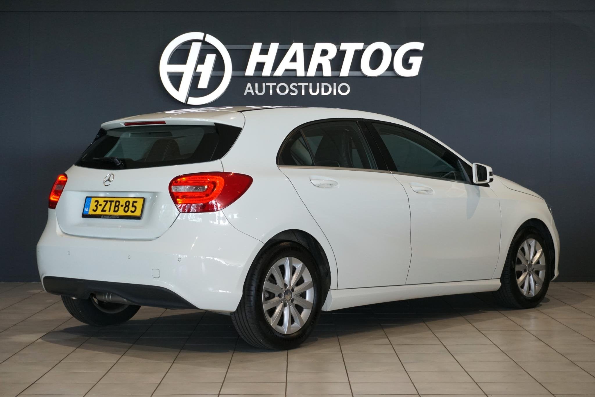 Mercedes-Benz A-klasse 180 Ambition *eerste eigenaar* + XENO, Auto's, Gebruikt, 4 cilinders, Navigatiesysteem, 695 kg
