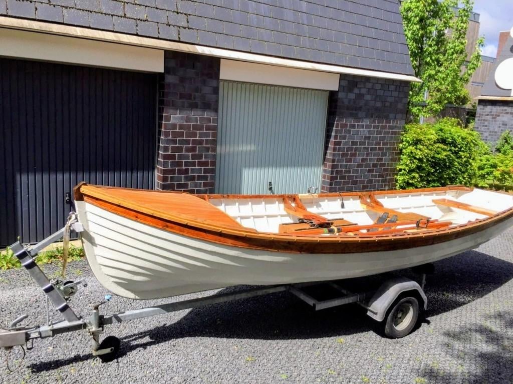 Houten sloep met trailer + motor + riemen - MOET ZSM WEG, Watersport en Boten, Sloepen, Ophalen, Gebruikt, Tot 10 pk, Hout