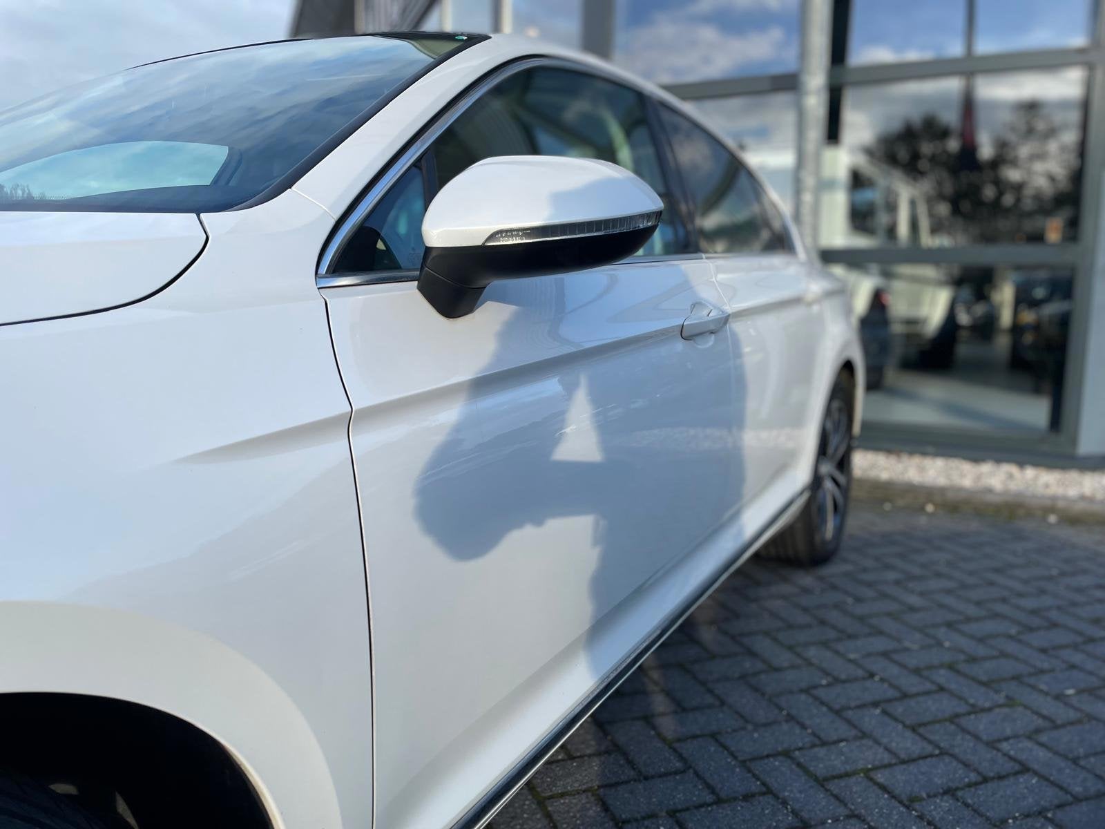 Volkswagen Passat 1.6 TDI Highline Business R | DSG | Panora, Auto's, Dealer onderhouden, Automatische klimaatregeling, Gebruikt