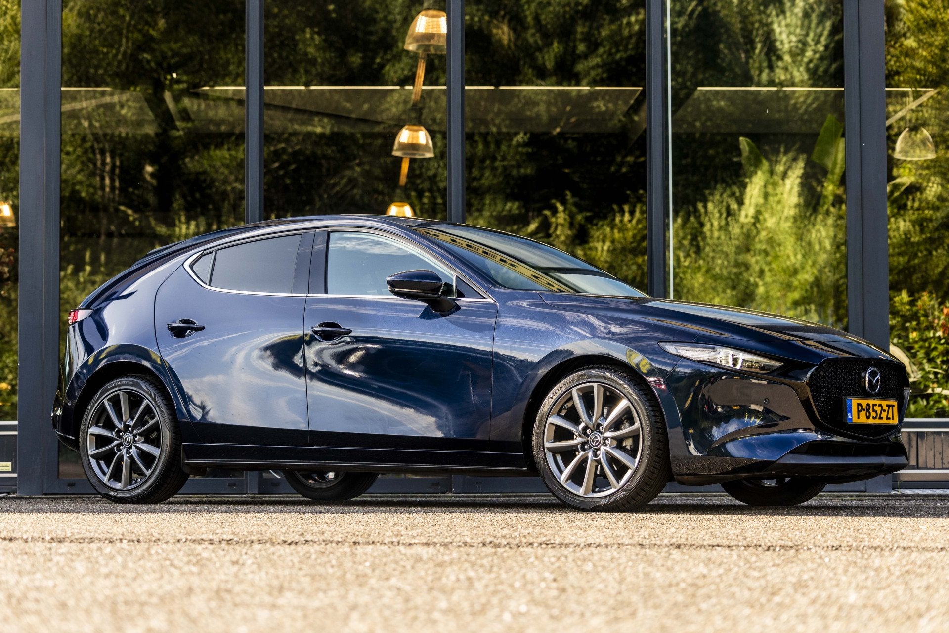 Mazda 3 2.0 e-SkyActiv-G M Hybrid 122 Luxury (bj 2020), Auto's, Gebruikt, Euro 6, 4 cilinders, Blauw