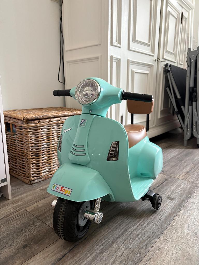 Elektrische vespa scooter kids, Ophalen, Gebruikt