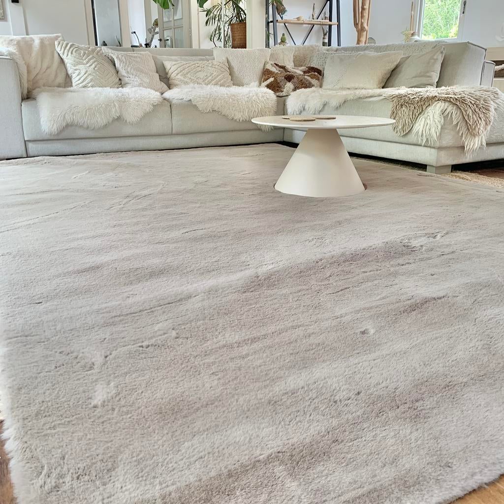 Comfy supreme - xl taupe vloerkleed - fotoshoot, Ophalen, 200 cm of meer, Zo goed als nieuw, 200 cm of meer