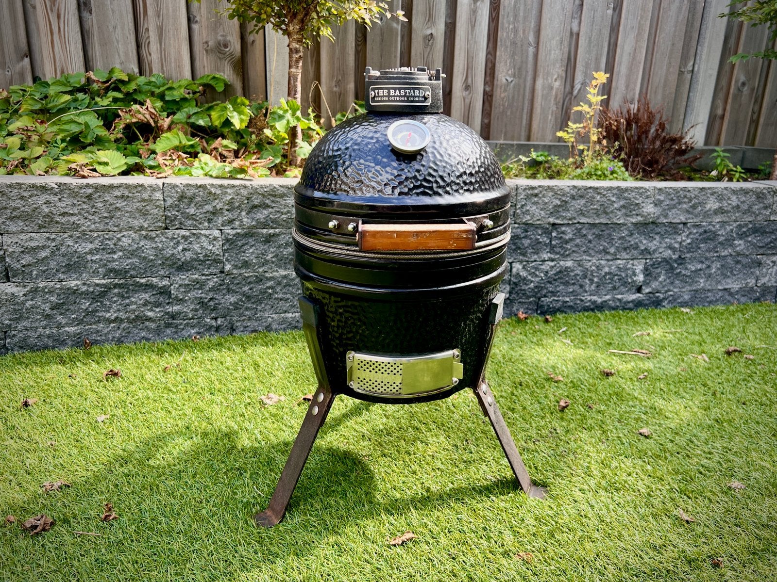 The Bastard Small Kamado BBQ met nieuwe hoogwaardige Gasket, Ophalen, Zo goed als nieuw, The Bastard, Met accessoires