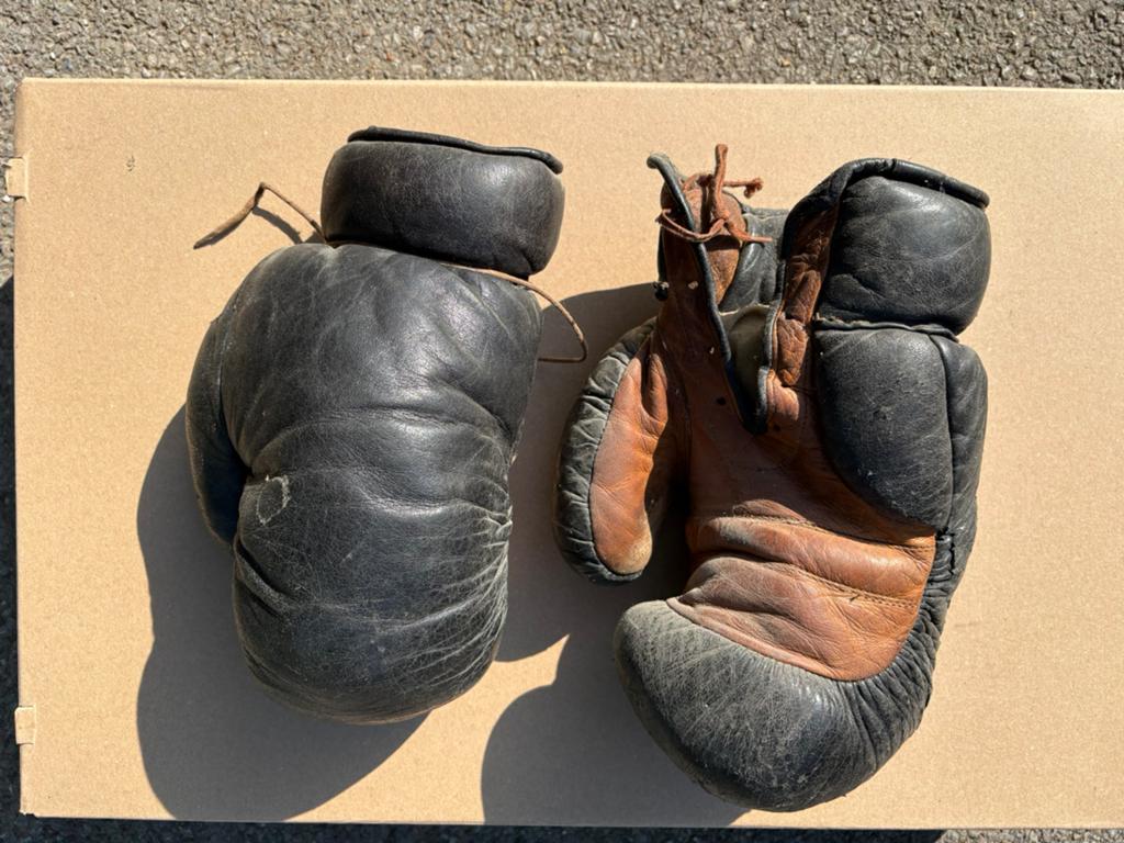 Oude bokshandschoenen old school boxing, Eén persoon, Cadeaubon