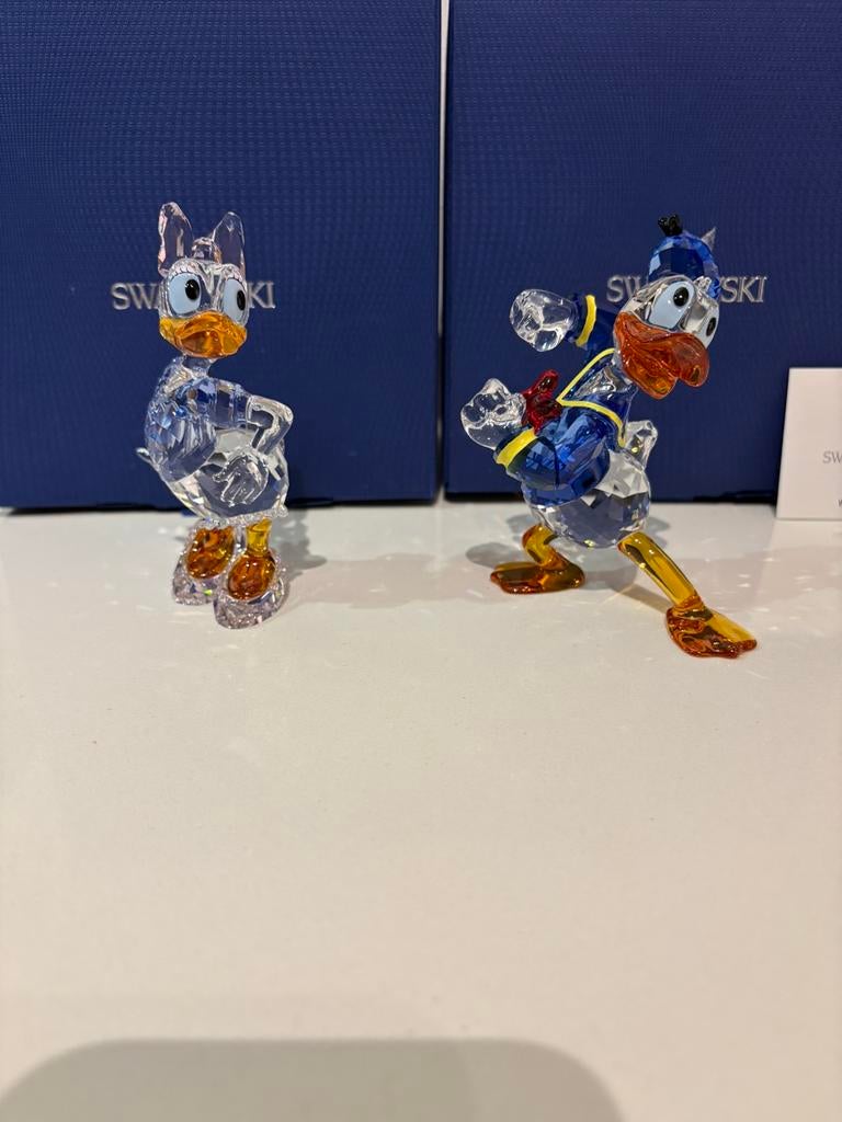 Swarovski disney donald en Katrien, Ophalen of Verzenden, Zo goed als nieuw, Figuurtje