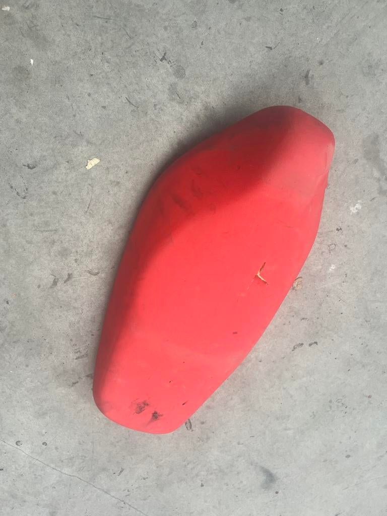 Gilera runner sp pro zadel rood, Motoren, Tuning en Styling, Ophalen of Verzenden