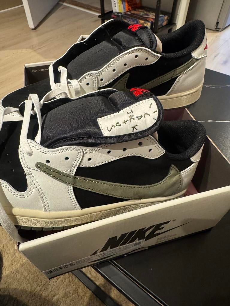 Resell SE - Nike Air Jordan 1 Low Travis Scott Reverse Mocha, Zwart, Nieuw, Ophalen of Verzenden, Sneakers of Gympen