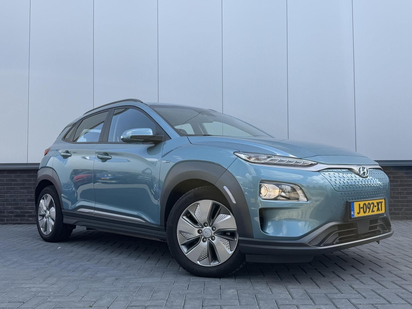 Hyundai Kona EV Comfort Smart 64 kWh, Auto's, Gebruikt, Blauw, Origineel Nederlands, 64 kWh