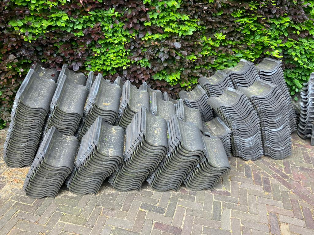 Monier 5 dakpannen - ruim 500 stuks, Steen of Klei, Zwart, Ophalen of Verzenden, Zo goed als nieuw