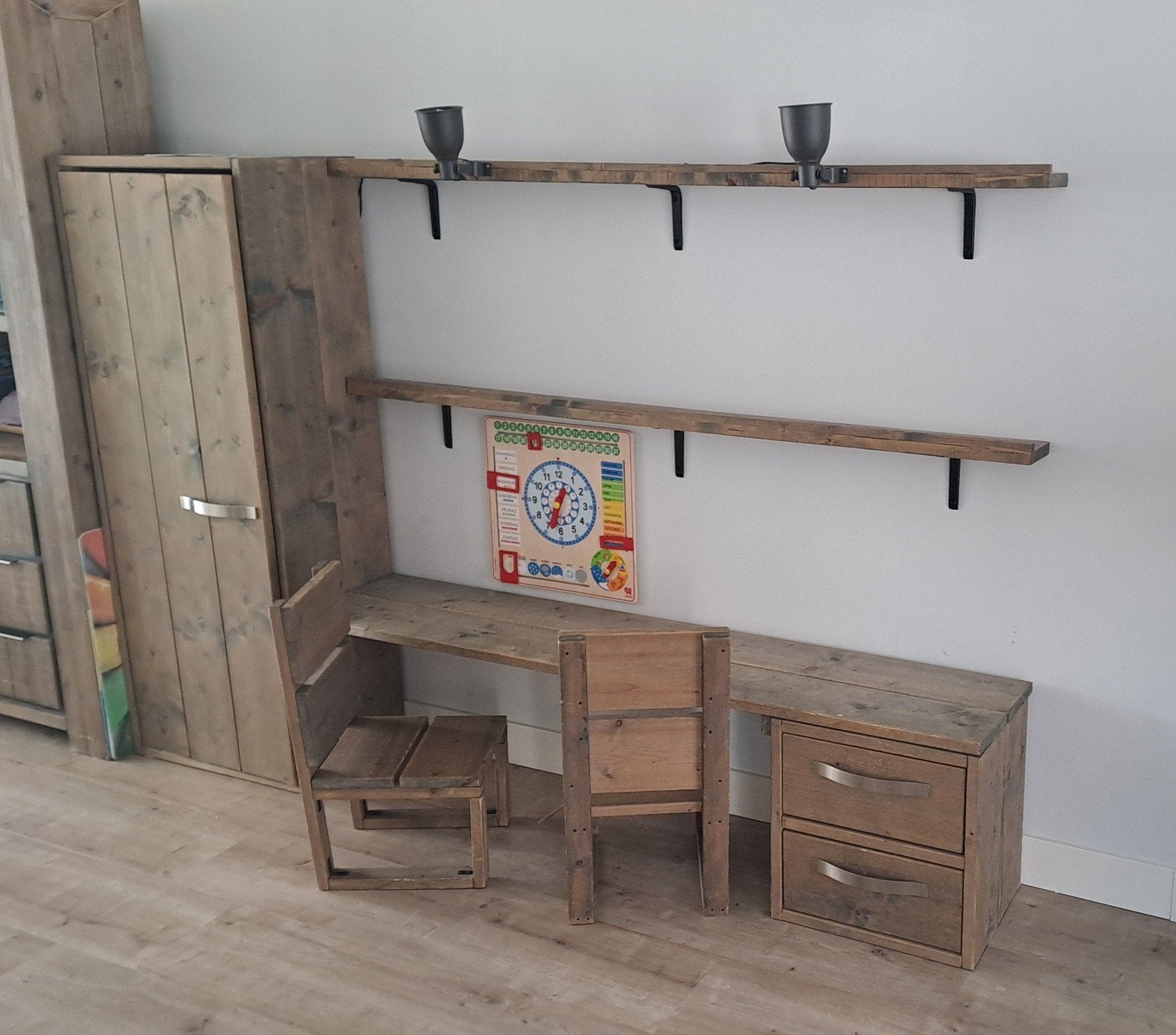 Speelmeubel van 'Old Grey' steigerhout (plank 190x26mm), Ophalen, Met deur(en), 150 tot 200 cm, 25 tot 50 cm