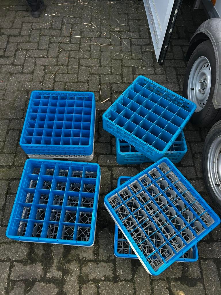 Champagne glas kratten, Ophalen, Time Out, Boonsweg 43, Zo goed als nieuw
