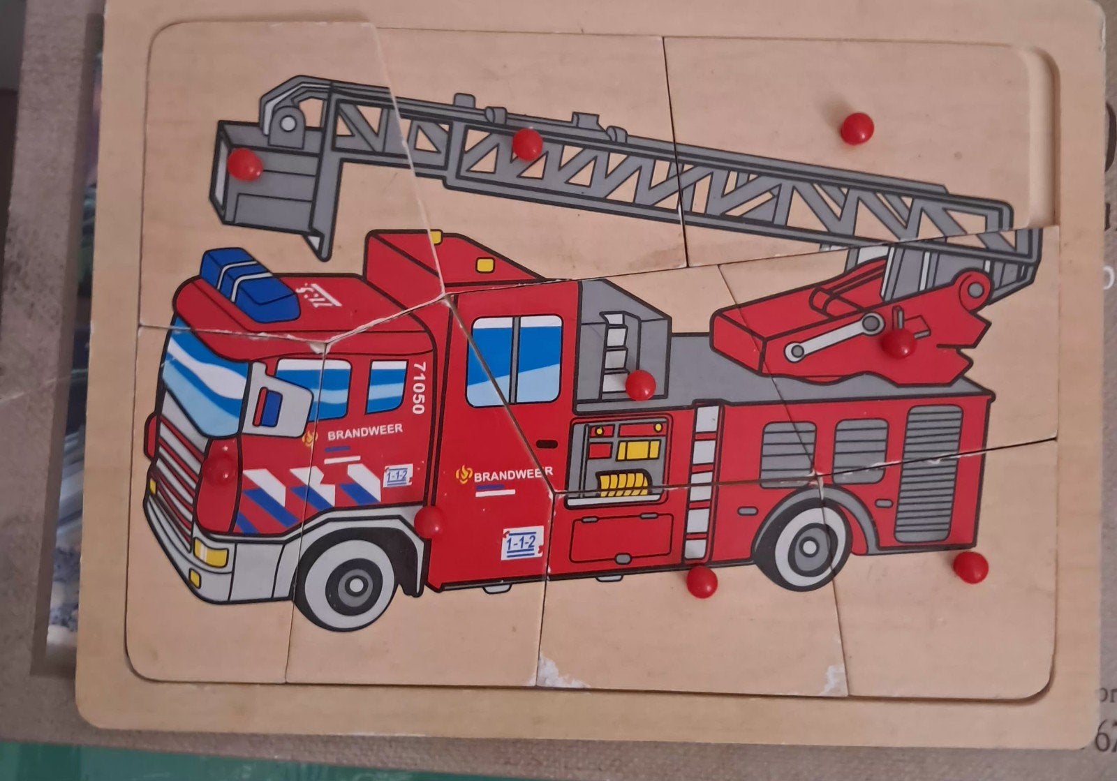Houten brandweerwagen puzzel met knoppen, Ophalen, 2 tot 4 jaar, Gebruikt, Van hout