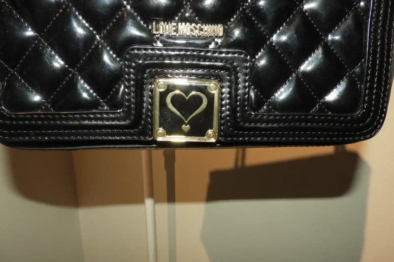Love Moschino lak tas chique gouden hardware zo goed als nie, Verzenden, Zo goed als nieuw, Zwart, Handtas