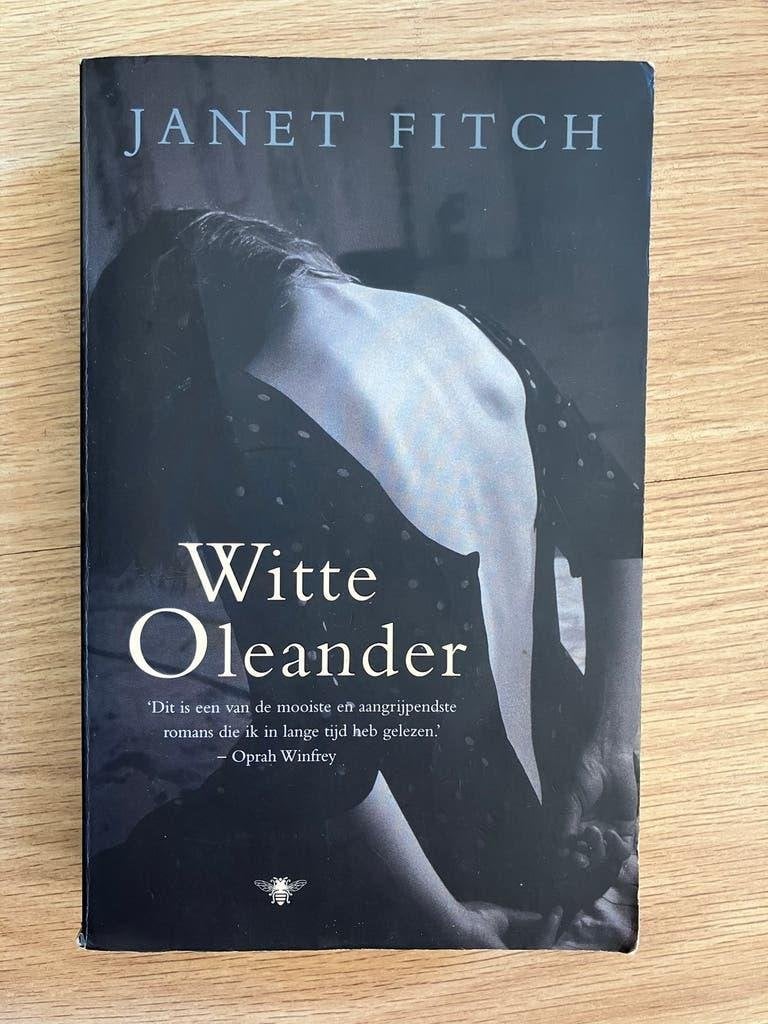 Witte Oleander - Janet Fitch (Roman), Ophalen of Verzenden, Gelezen, Janet Fitch, Nederland