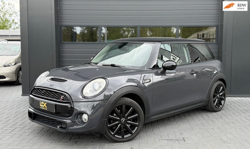 Mini Mini 2.0 Cooper S Chili Serious Business 192 Pk|PDC, Auto's, Mini, Voorwielaandrijving, 1998 cc, Euro 6, 4 stoelen
