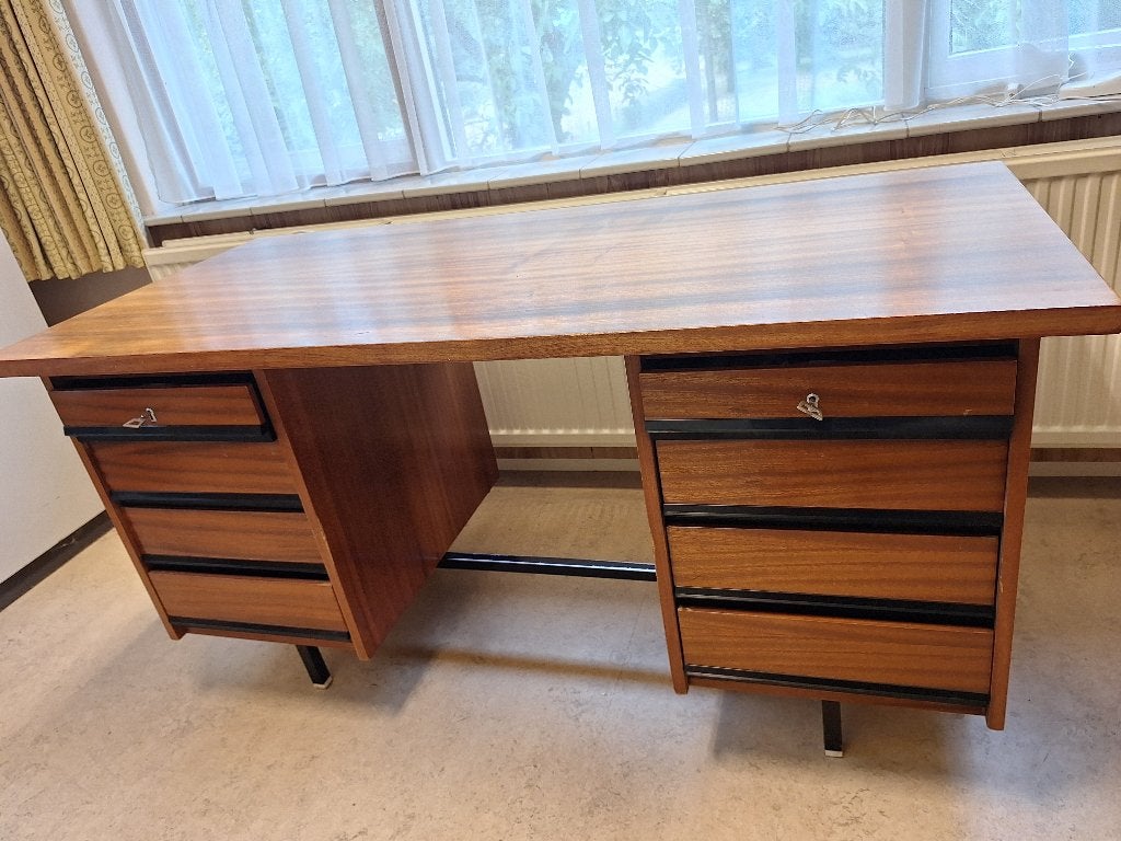 Stevig bureau met 8 lades, Ophalen, Overige typen, Gebruikt, 150 cm