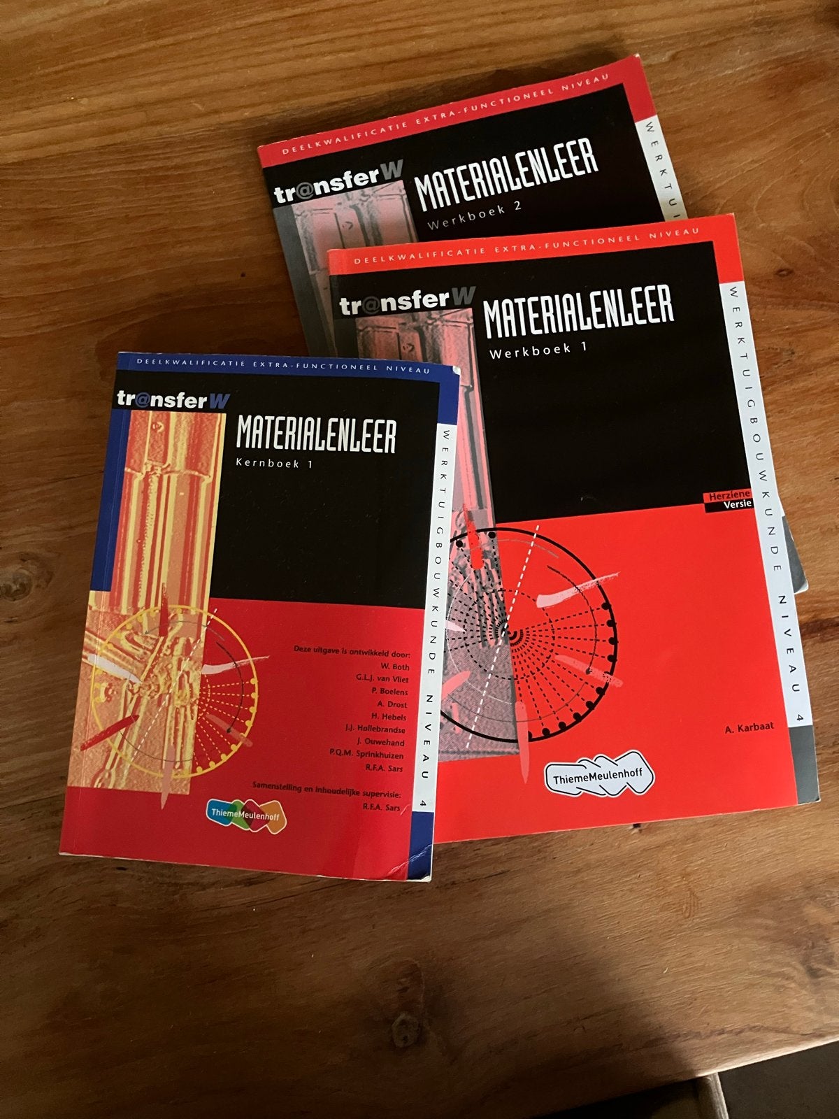 TransferW Materialenleer Werkboek en Kernboek Niveau 4, Boeken, Ophalen, Zo goed als nieuw, Overige niveaus, Overige vakken