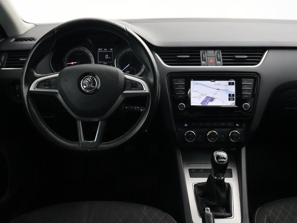 Skoda Octavia Combi 1.6 TDI EDITION BUSINESSLINE + PANO | TR, Auto's, Skoda, Voorwielaandrijving, 1227 kg, Stof, Gebruikt