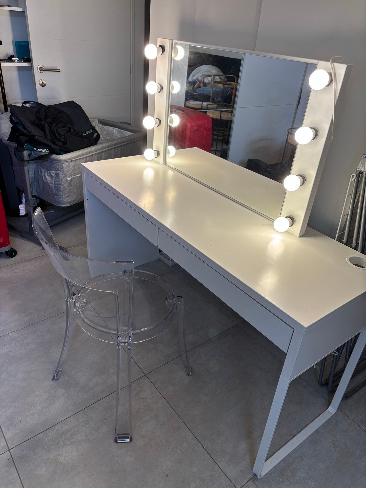 Ikea make-up tafel met spiegel, verlichting en stoel, Ophalen, Gebruikt, 100 tot 150 cm, Minder dan 100 cm