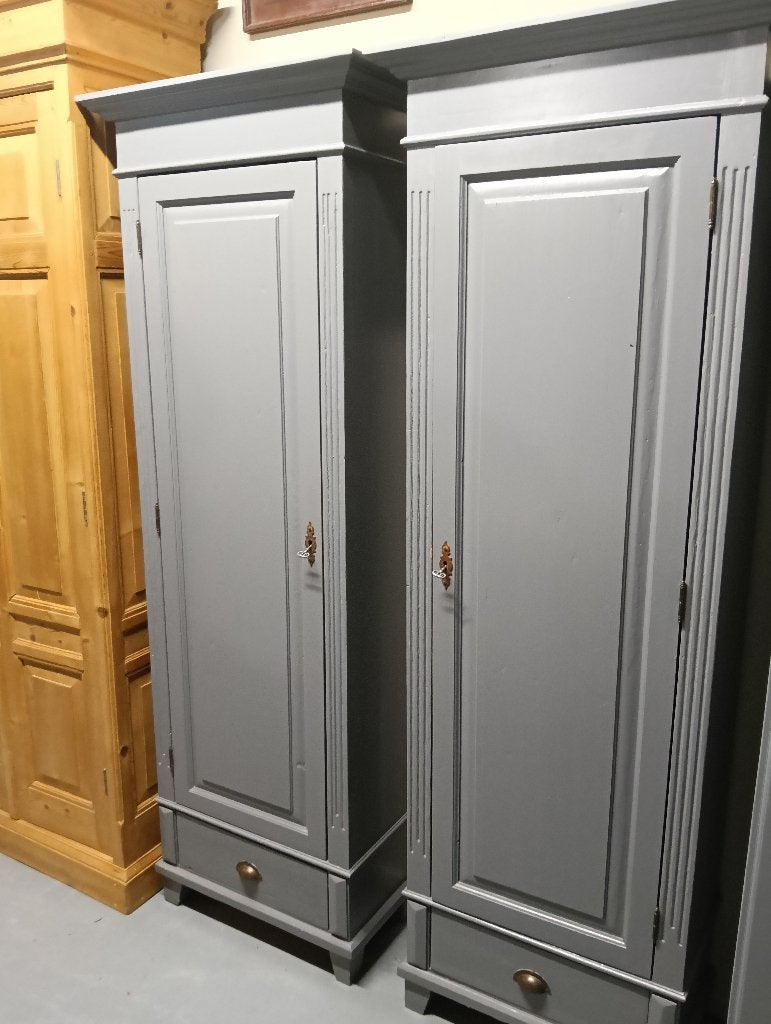 2 identieke smalle oude brocante kasten, Ophalen