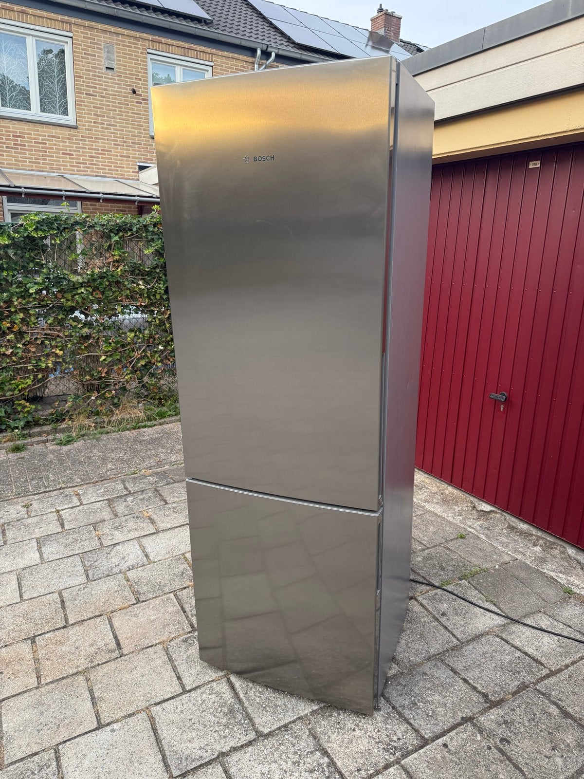 Bosch Koel-vriescombinatie met VitaFresh en LED-verlichting, Ophalen, 200 liter of meer, 60 cm of meer, Met aparte vriezer