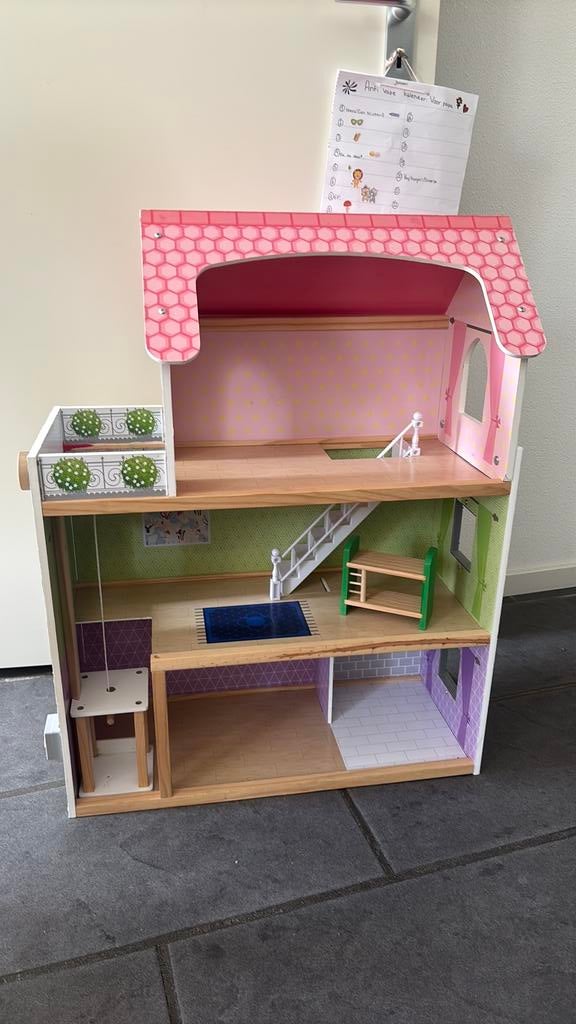 Poppenhuis met lift en bel, Ophalen, Zo goed als nieuw, Poppenhuis
