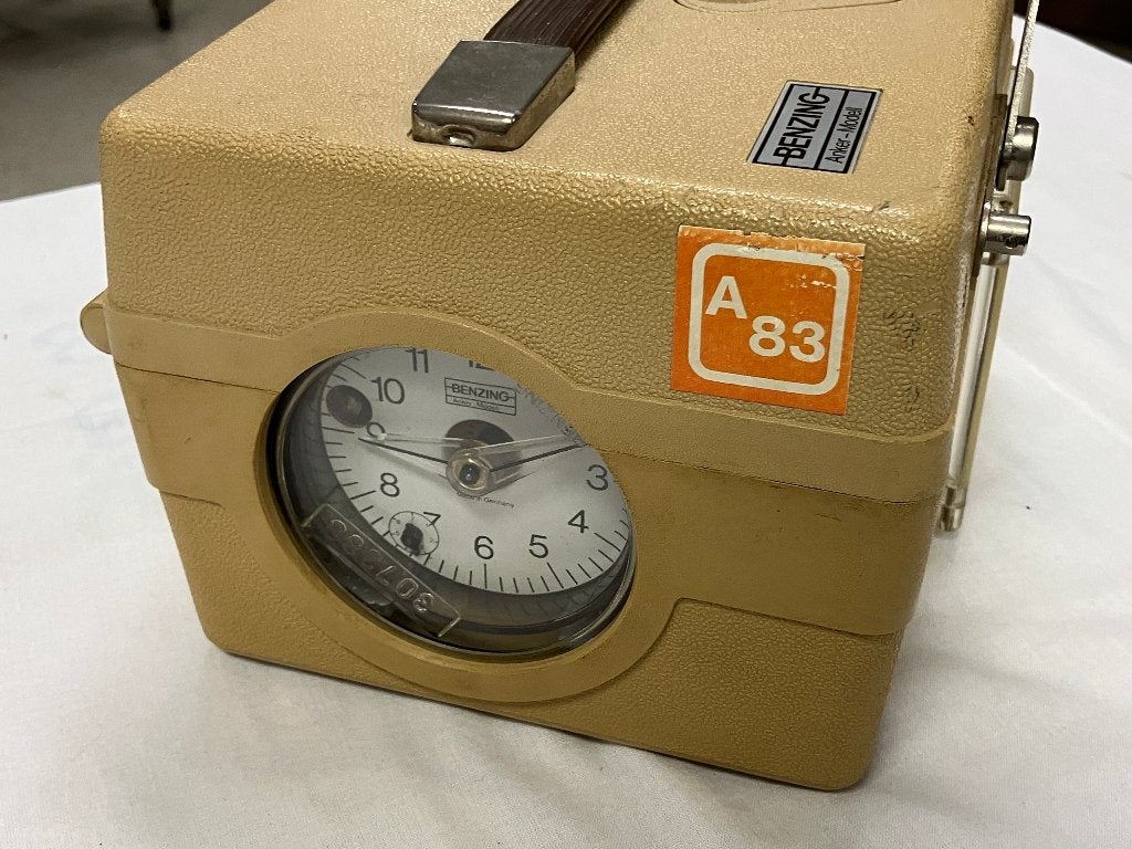 Benzing duivenklok Anker model 262 compleet en werkend, Dieren en Toebehoren, Mannelijk, Postduif