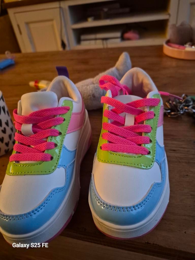 Skate schoenen met wieltjes, Ophalen of Verzenden