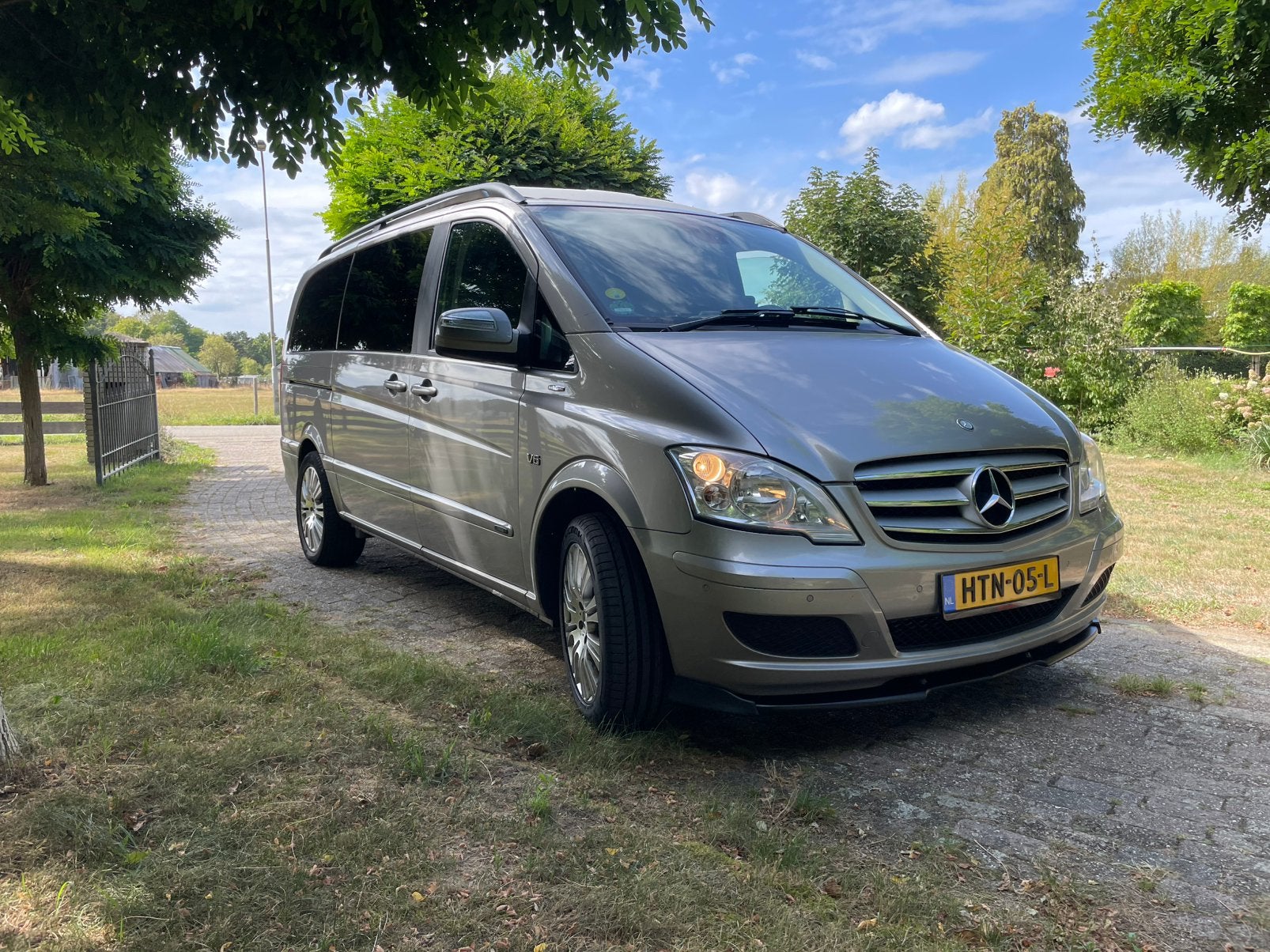 Mercedes-Benz Mercedes-Benz